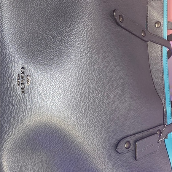 I am selling a big coach bag - Picture 2 of 7